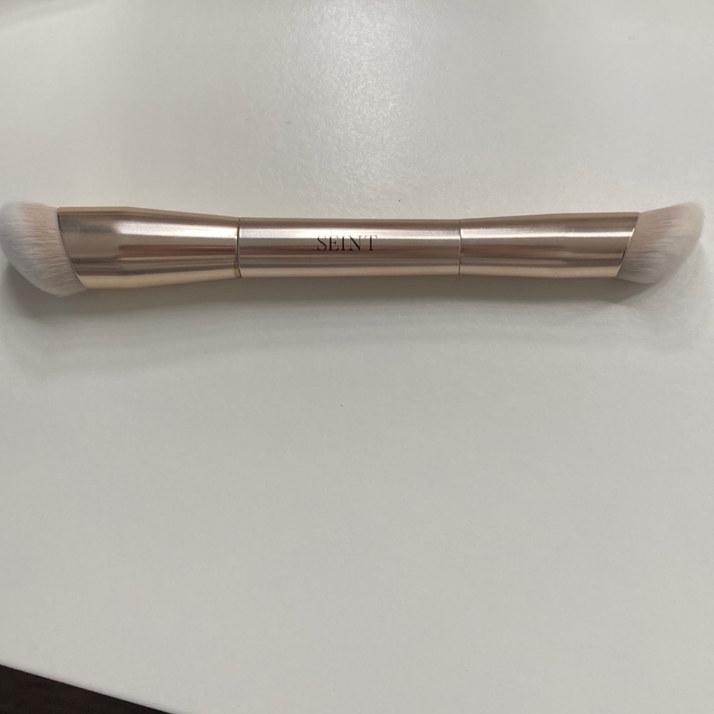 Seint Buff Brush Like New
